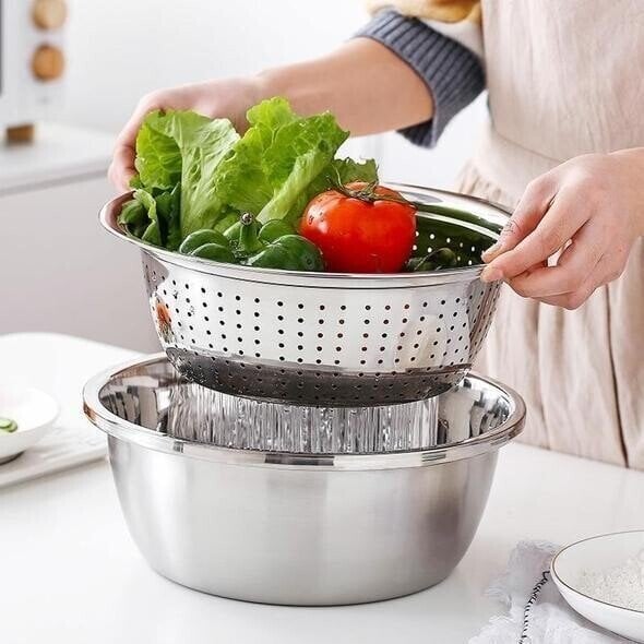 3-Piece Mixing Bowl Set in Stainless Steel with Grater and Sieve - Image 14