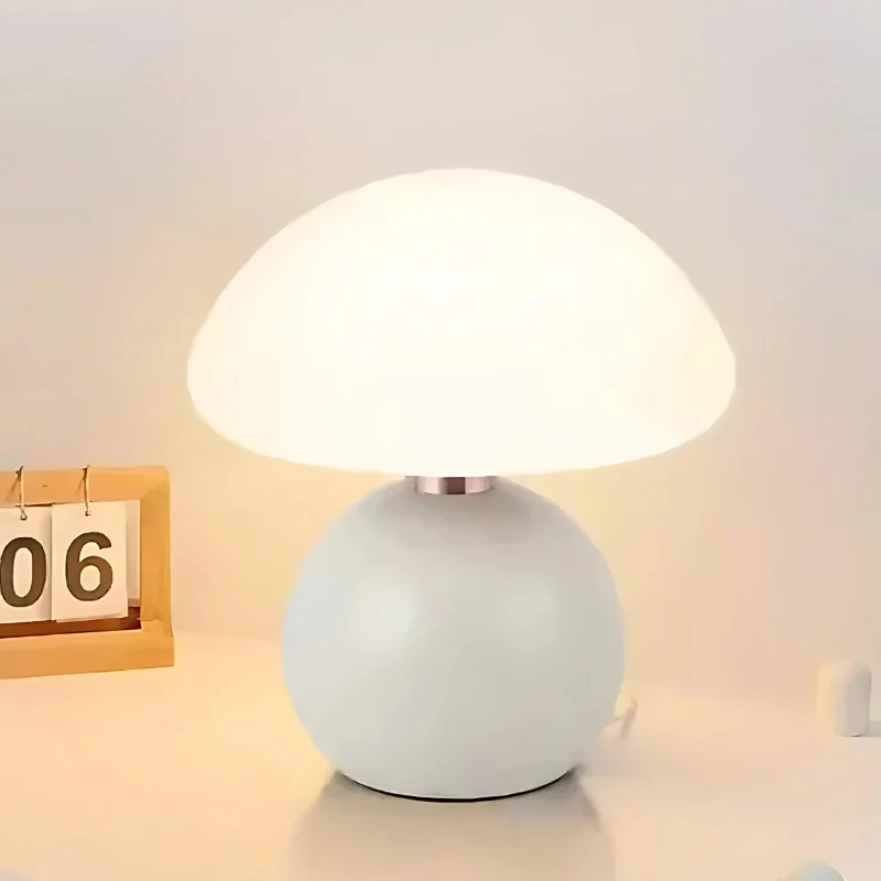 ClaudiLight | Elegant small table lamp made of cream-colored ceramic - Image 2
