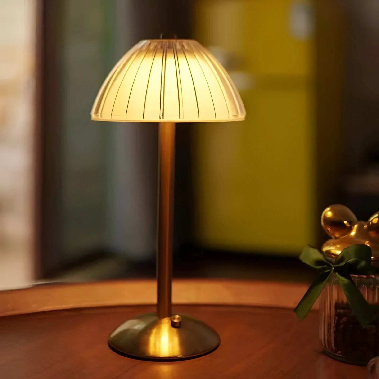 EleGlow - Vintage-Inspired Wireless Table Lamp - Image 8