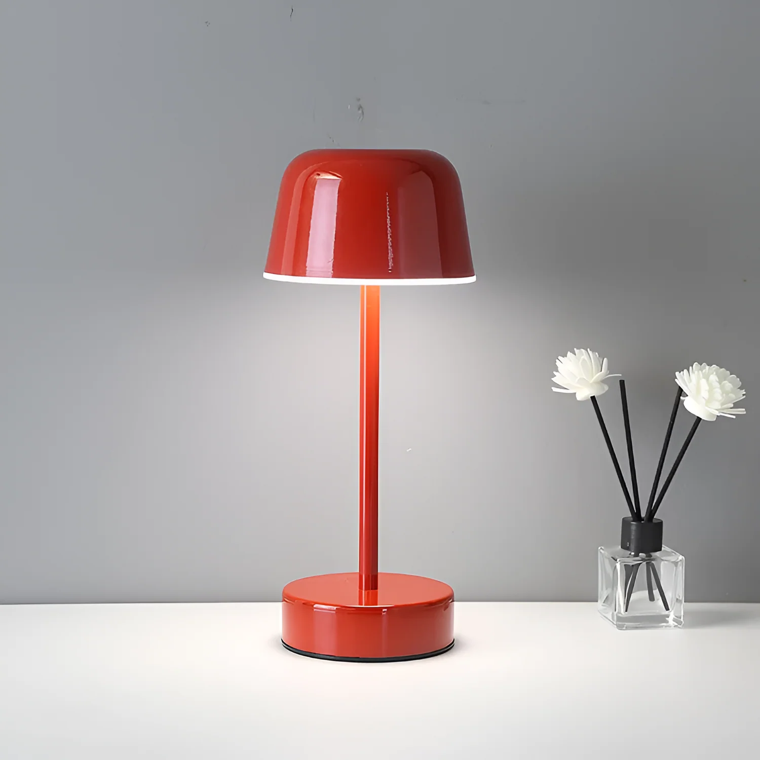 RetroLED - Wireless LED Table Lamp in Retro Design - Image 3