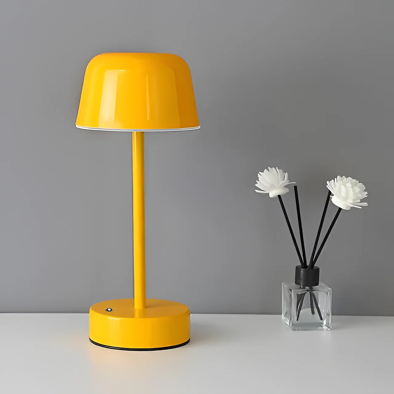 RetroLED - Wireless LED Table Lamp in Retro Design - Image 5