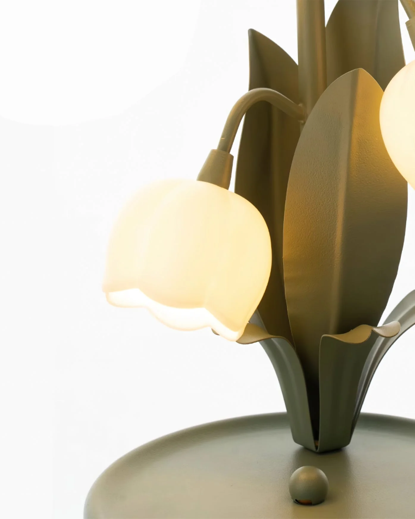 Table lamp with a bell orchid - Image 15