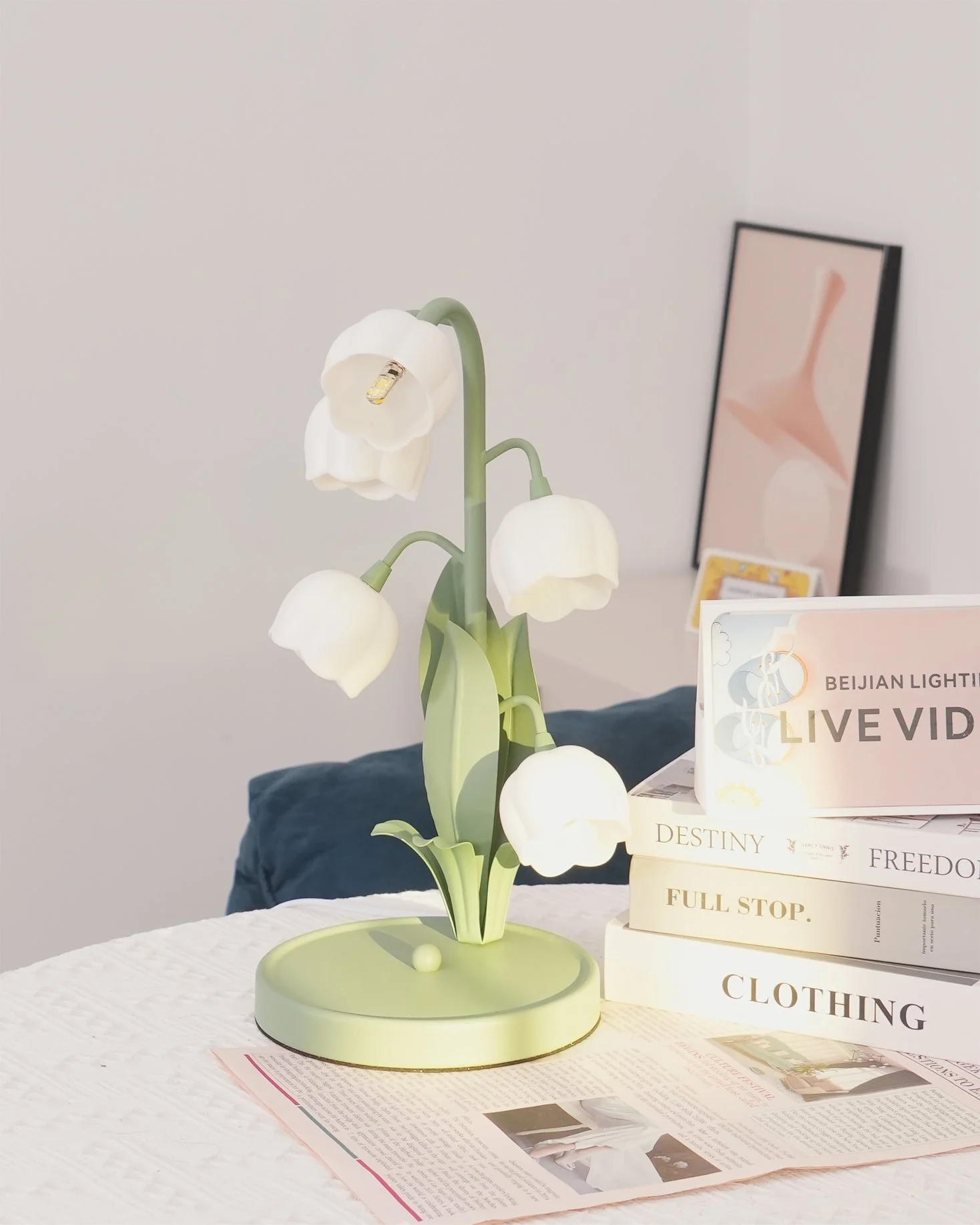 Table lamp with a bell orchid - Image 18