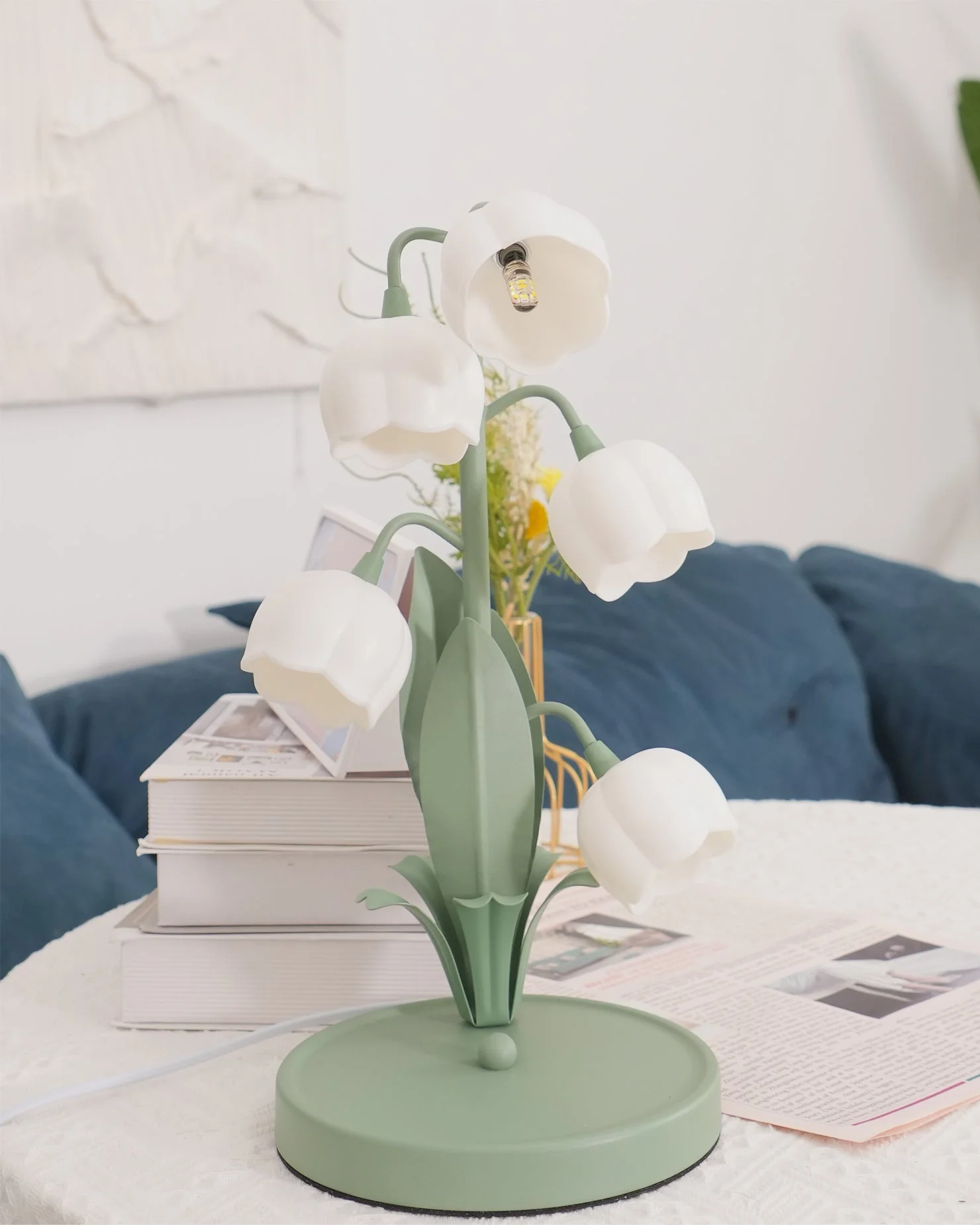 Table lamp with a bell orchid - Image 25