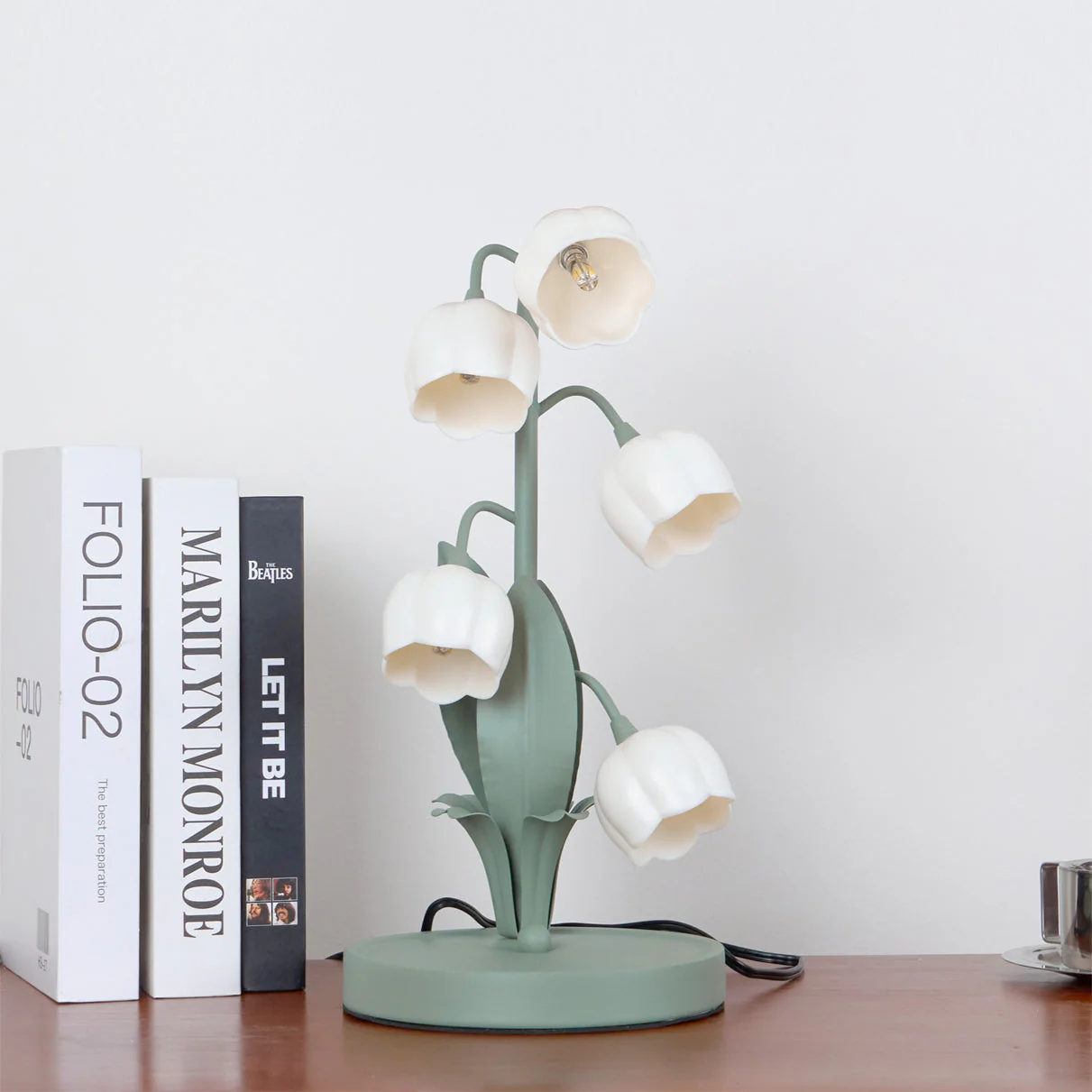 Table lamp with a bell orchid - Image 26