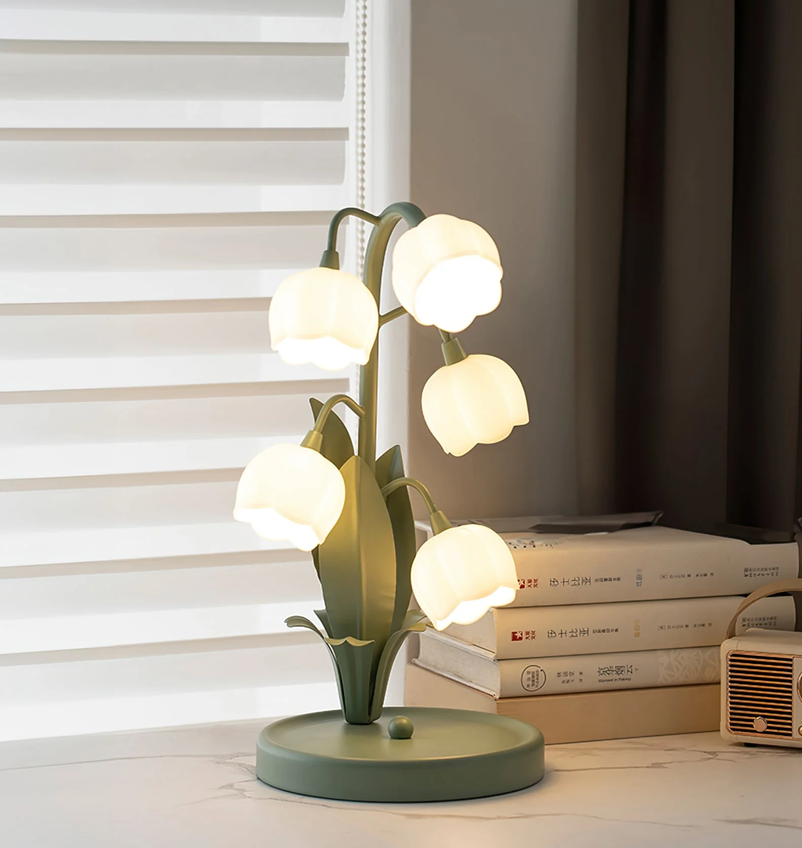 Table lamp with a bell orchid - Image 3