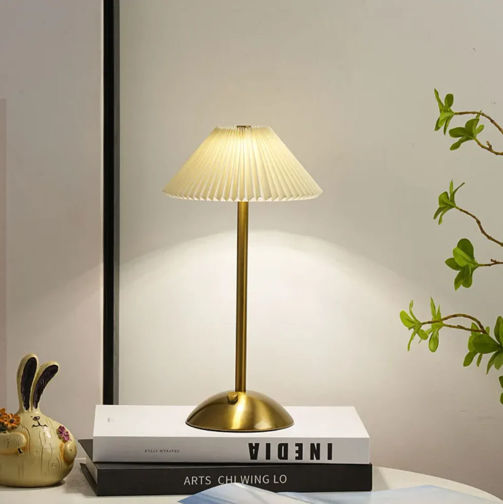 Wireless Modern Table Lamp with USB Charging Function LumiFold - Dimmable in 3 Steps | Bedside Lamp | Living Room