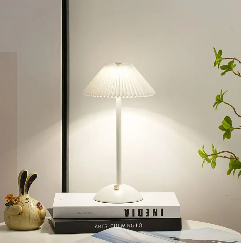 Wireless Modern Table Lamp with USB Charging Function LumiFold - Dimmable in 3 Steps | Bedside Lamp | Living Room - Image 4